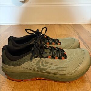 Men’s Topo Green and Orange Athletic Shoes